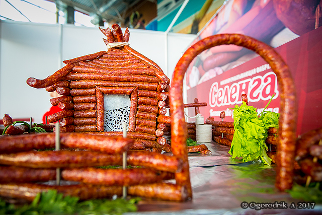 Изба из колбасы Улан-Удэ Бурятия фабрика Селенга Изба из колбасы Улан-Удэ Бурятия фабрика Селенга